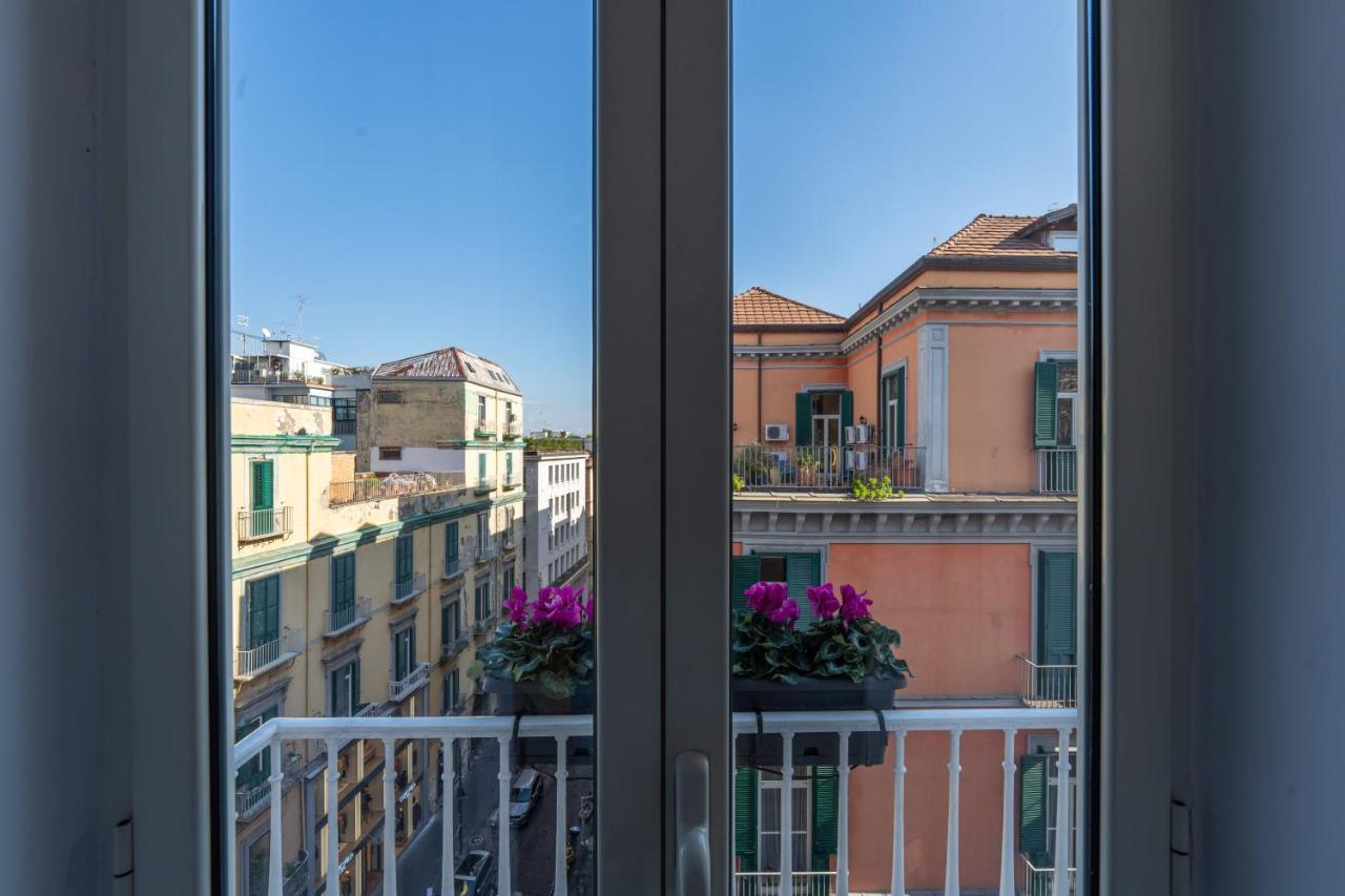 ナポリ Teatro Toledo 272 Bed & Breakfast エクステリア 写真